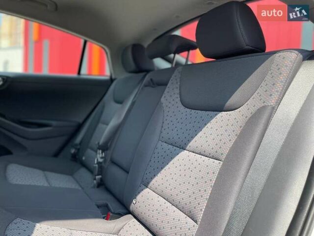 Білий Хендай Ioniq, об'ємом двигуна 0 л та пробігом 158 тис. км за 12700 $, фото 12 на Automoto.ua