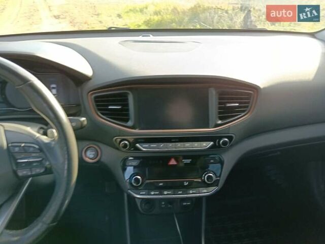 Белый Хендай Ioniq, объемом двигателя 0 л и пробегом 119 тыс. км за 12700 $, фото 22 на Automoto.ua