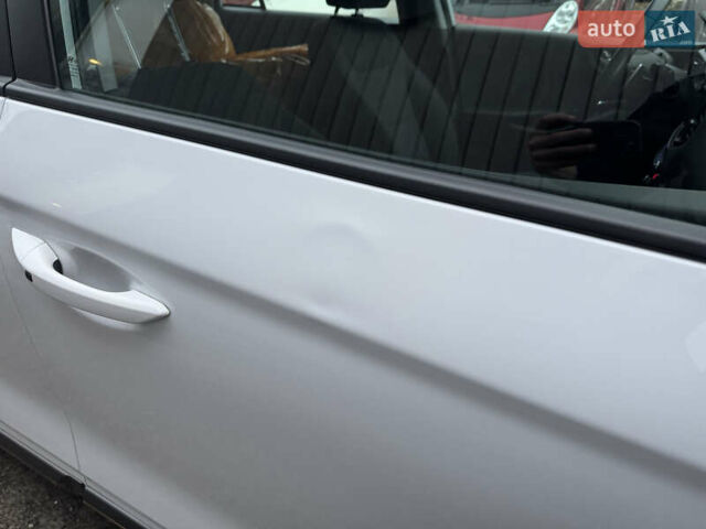 Белый Хендай Ioniq, объемом двигателя 0 л и пробегом 156 тыс. км за 11600 $, фото 23 на Automoto.ua