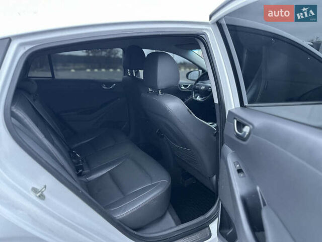 Белый Хендай Ioniq, объемом двигателя 0 л и пробегом 155 тыс. км за 11450 $, фото 17 на Automoto.ua