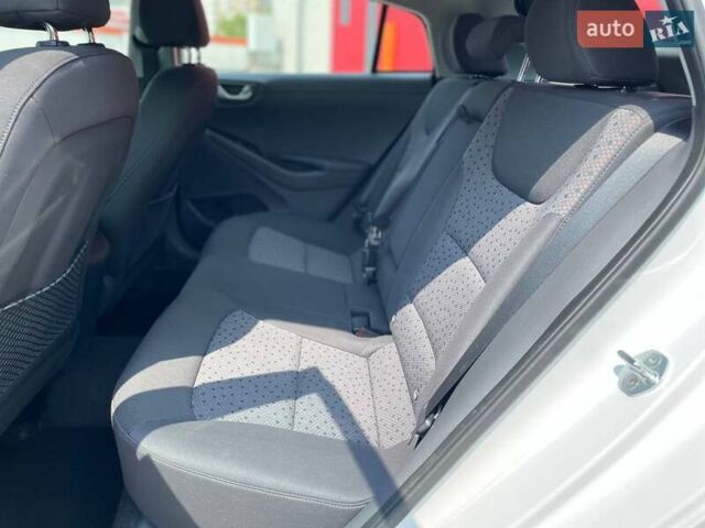 Білий Хендай Ioniq, об'ємом двигуна 0 л та пробігом 158 тис. км за 12700 $, фото 11 на Automoto.ua