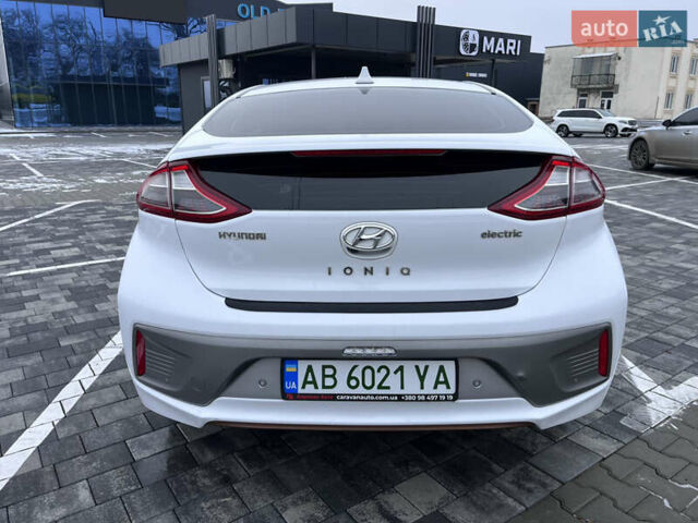 Белый Хендай Ioniq, объемом двигателя 0 л и пробегом 63 тыс. км за 14000 $, фото 6 на Automoto.ua