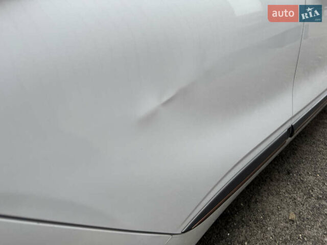 Белый Хендай Ioniq, объемом двигателя 0 л и пробегом 156 тыс. км за 11600 $, фото 22 на Automoto.ua