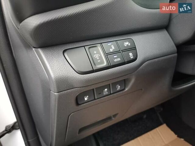 Белый Хендай Ioniq, объемом двигателя 0 л и пробегом 118 тыс. км за 11850 $, фото 59 на Automoto.ua