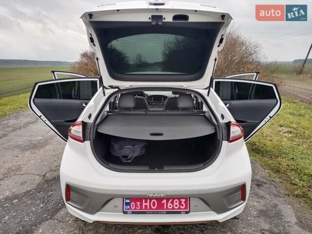 Белый Хендай Ioniq, объемом двигателя 0 л и пробегом 118 тыс. км за 11850 $, фото 32 на Automoto.ua