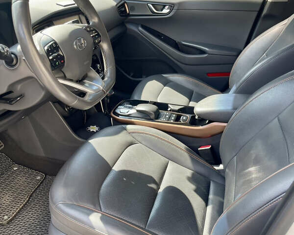 Белый Хендай Ioniq, объемом двигателя 0 л и пробегом 87 тыс. км за 17000 $, фото 12 на Automoto.ua