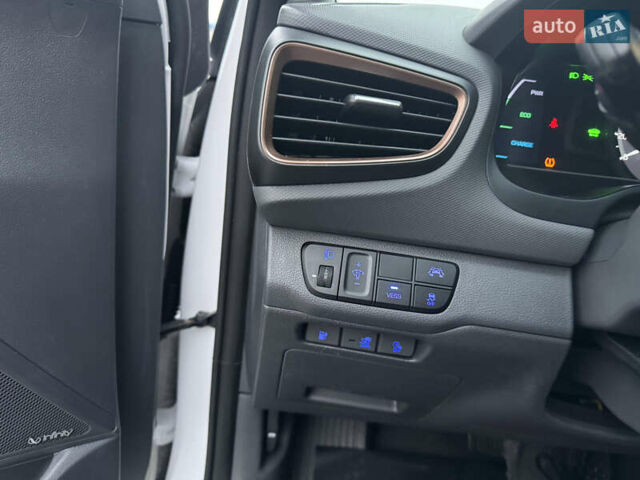 Белый Хендай Ioniq, объемом двигателя 0 л и пробегом 156 тыс. км за 11600 $, фото 15 на Automoto.ua