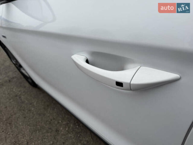Белый Хендай Ioniq, объемом двигателя 0 л и пробегом 156 тыс. км за 11600 $, фото 10 на Automoto.ua
