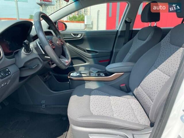 Білий Хендай Ioniq, об'ємом двигуна 0 л та пробігом 158 тис. км за 12700 $, фото 8 на Automoto.ua