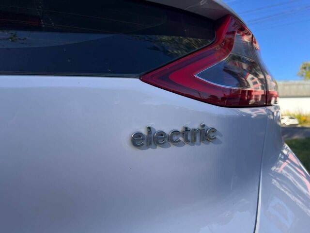 Белый Хендай Ioniq, объемом двигателя 0 л и пробегом 136 тыс. км за 14200 $, фото 6 на Automoto.ua