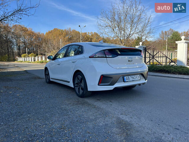 Белый Хендай Ioniq, объемом двигателя 1.58 л и пробегом 91 тыс. км за 17900 $, фото 6 на Automoto.ua