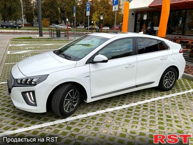 Белый Хендай Ioniq, объемом двигателя 0 л и пробегом 130 тыс. км за 17000 $, фото 4 на Automoto.ua