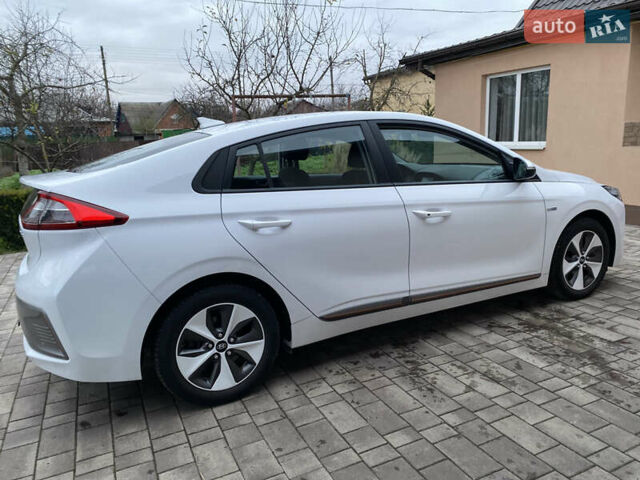 Белый Хендай Ioniq, объемом двигателя 0 л и пробегом 62 тыс. км за 12990 $, фото 8 на Automoto.ua
