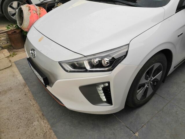 Белый Хендай Ioniq, объемом двигателя 1 л и пробегом 260 тыс. км за 12236 $, фото 1 на Automoto.ua