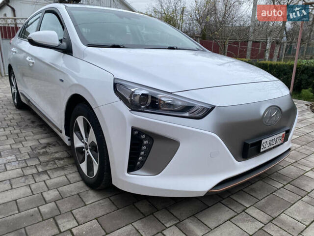 Белый Хендай Ioniq, объемом двигателя 0 л и пробегом 62 тыс. км за 12990 $, фото 2 на Automoto.ua