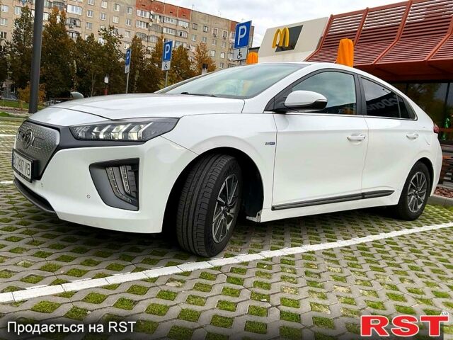 Белый Хендай Ioniq, объемом двигателя 0 л и пробегом 130 тыс. км за 17000 $, фото 2 на Automoto.ua