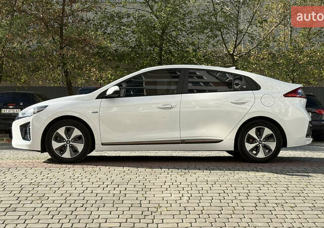 Белый Хендай Ioniq, объемом двигателя 0 л и пробегом 130 тыс. км за 13000 $, фото 4 на Automoto.ua