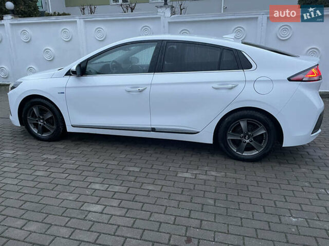 Белый Хендай Ioniq, объемом двигателя 0 л и пробегом 161 тыс. км за 14500 $, фото 2 на Automoto.ua