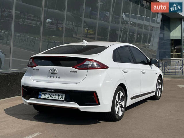 Белый Хендай Ioniq, объемом двигателя 0 л и пробегом 105 тыс. км за 13999 $, фото 4 на Automoto.ua