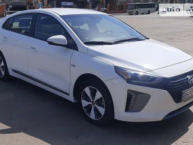 Білий Хендай Ioniq, об'ємом двигуна 1.58 л та пробігом 69 тис. км за 18600 $, фото 6 на Automoto.ua