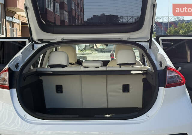 Белый Хендай Ioniq, объемом двигателя 0 л и пробегом 130 тыс. км за 13000 $, фото 11 на Automoto.ua