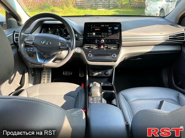 Белый Хендай Ioniq, объемом двигателя 0 л и пробегом 130 тыс. км за 17000 $, фото 8 на Automoto.ua
