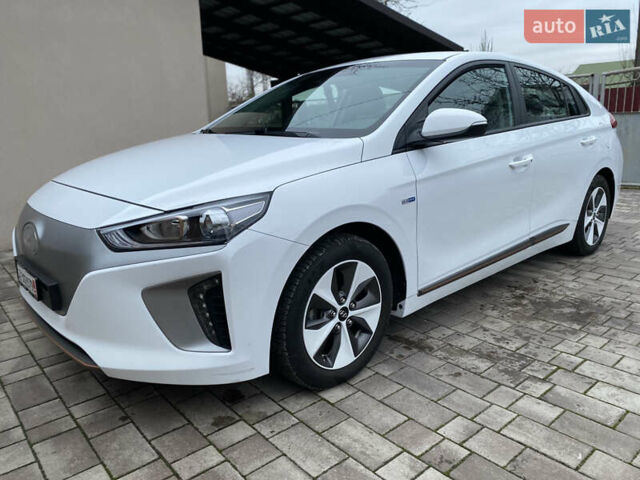 Белый Хендай Ioniq, объемом двигателя 0 л и пробегом 62 тыс. км за 12990 $, фото 5 на Automoto.ua