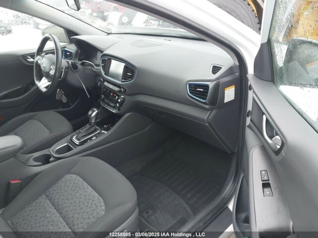 Белый Хендай Ioniq, объемом двигателя 1.6 л и пробегом 140 тыс. км за 8900 $, фото 6 на Automoto.ua