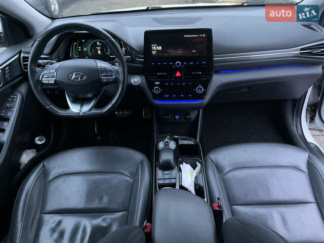 Белый Хендай Ioniq, объемом двигателя 0 л и пробегом 161 тыс. км за 14500 $, фото 8 на Automoto.ua