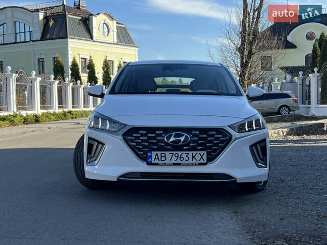 Белый Хендай Ioniq, объемом двигателя 1.58 л и пробегом 91 тыс. км за 17900 $, фото 3 на Automoto.ua