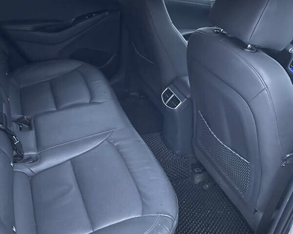 Белый Хендай Ioniq, объемом двигателя 0 л и пробегом 161 тыс. км за 14500 $, фото 7 на Automoto.ua