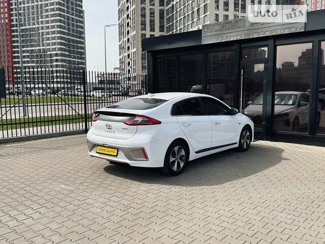 Білий Хендай Ioniq, об'ємом двигуна 0 л та пробігом 62 тис. км за 18800 $, фото 6 на Automoto.ua