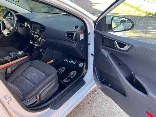 Белый Хендай Ioniq, объемом двигателя 0 л и пробегом 136 тыс. км за 14200 $, фото 21 на Automoto.ua