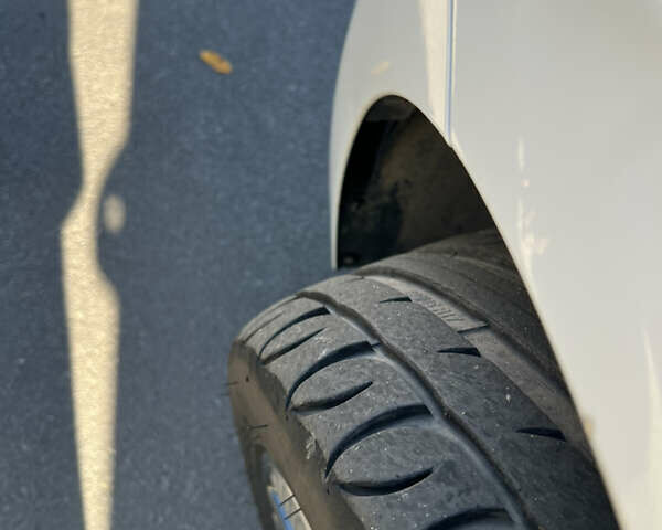 Белый Хендай Ioniq, объемом двигателя 1.58 л и пробегом 91 тыс. км за 17900 $, фото 30 на Automoto.ua