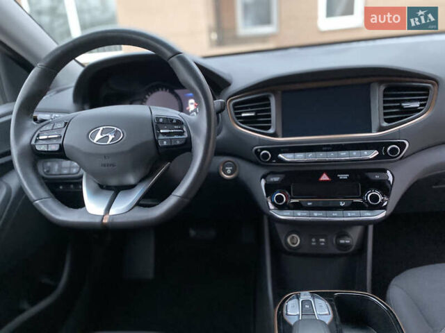 Белый Хендай Ioniq, объемом двигателя 0 л и пробегом 62 тыс. км за 12990 $, фото 12 на Automoto.ua
