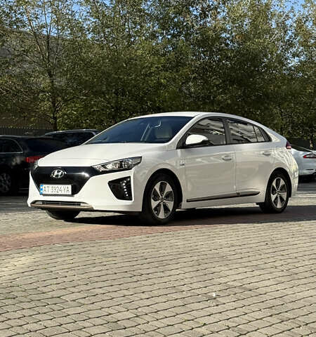 Белый Хендай Ioniq, объемом двигателя 0 л и пробегом 130 тыс. км за 13000 $, фото 2 на Automoto.ua