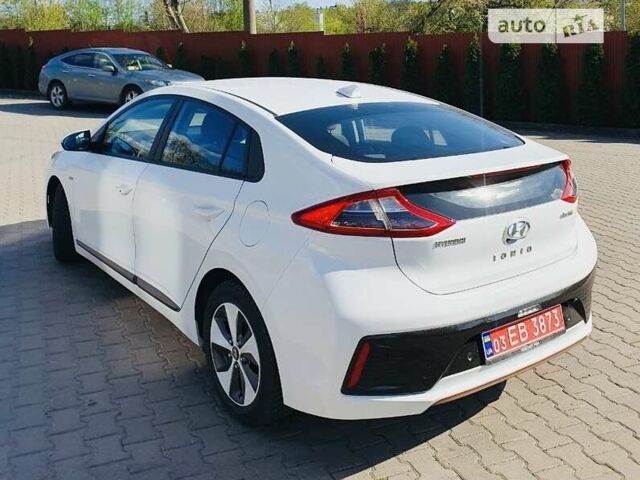 Белый Хендай Ioniq, объемом двигателя 0 л и пробегом 136 тыс. км за 14200 $, фото 2 на Automoto.ua