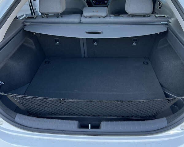 Белый Хендай Ioniq, объемом двигателя 1.58 л и пробегом 91 тыс. км за 17900 $, фото 20 на Automoto.ua