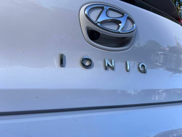 Белый Хендай Ioniq, объемом двигателя 0 л и пробегом 136 тыс. км за 14200 $, фото 5 на Automoto.ua