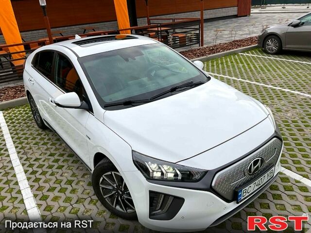 Белый Хендай Ioniq, объемом двигателя 0 л и пробегом 130 тыс. км за 17000 $, фото 1 на Automoto.ua