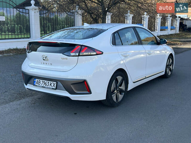 Белый Хендай Ioniq, объемом двигателя 1.58 л и пробегом 91 тыс. км за 17900 $, фото 8 на Automoto.ua