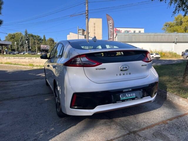 Белый Хендай Ioniq, объемом двигателя 0 л и пробегом 136 тыс. км за 14200 $, фото 3 на Automoto.ua