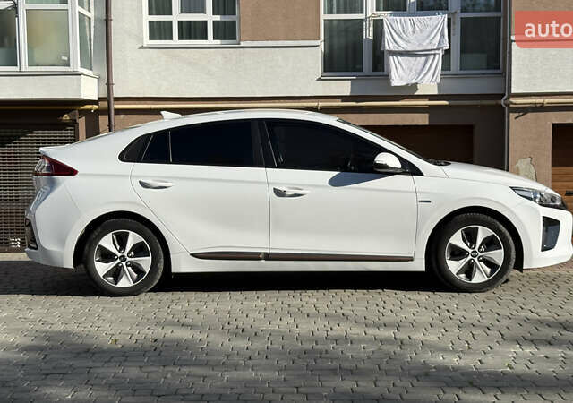 Белый Хендай Ioniq, объемом двигателя 0 л и пробегом 130 тыс. км за 13000 $, фото 6 на Automoto.ua