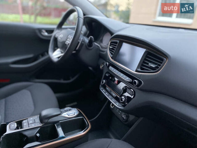 Белый Хендай Ioniq, объемом двигателя 0 л и пробегом 62 тыс. км за 12990 $, фото 22 на Automoto.ua