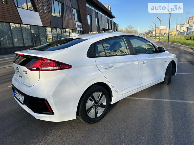 Белый Хендай Ioniq, объемом двигателя 1.58 л и пробегом 210 тыс. км за 12200 $, фото 10 на Automoto.ua