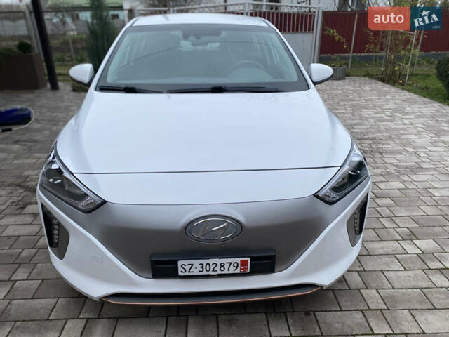 Белый Хендай Ioniq, объемом двигателя 0 л и пробегом 62 тыс. км за 12990 $, фото 3 на Automoto.ua