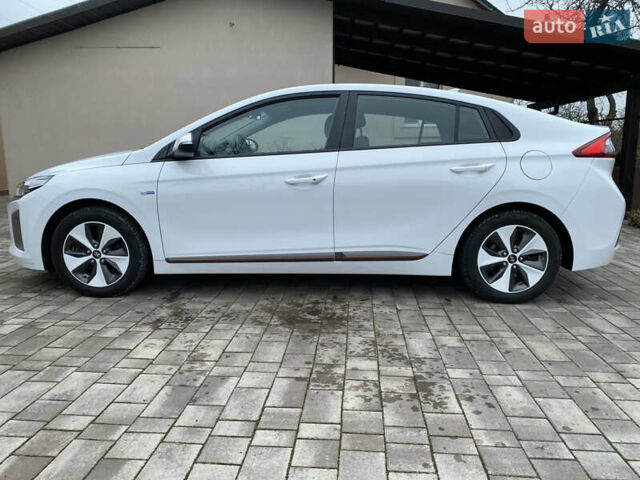 Белый Хендай Ioniq, объемом двигателя 0 л и пробегом 62 тыс. км за 12990 $, фото 7 на Automoto.ua
