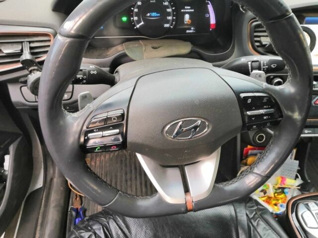 Белый Хендай Ioniq, объемом двигателя 1 л и пробегом 260 тыс. км за 12236 $, фото 6 на Automoto.ua