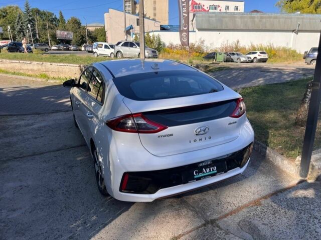 Белый Хендай Ioniq, объемом двигателя 0 л и пробегом 136 тыс. км за 14200 $, фото 4 на Automoto.ua