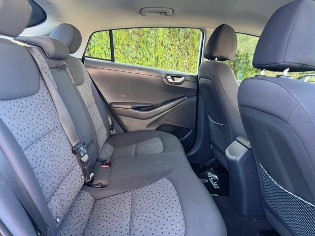 Белый Хендай Ioniq, объемом двигателя 0 л и пробегом 136 тыс. км за 14200 $, фото 14 на Automoto.ua